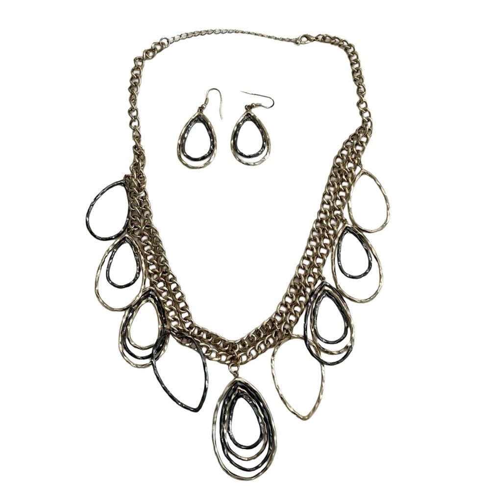 Gold Tone and Black Teardrop Chain link Necklace and Earring Set 16” 3” extender